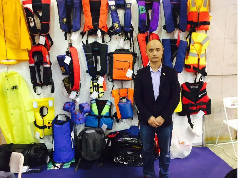 Solas Life Jacket/CE Approved Life Jacket/150n Lifejacket/Life Vest Marine Lifejacket Lifesaing Jacket Life Buoy with 33G Gas CO2 Gas